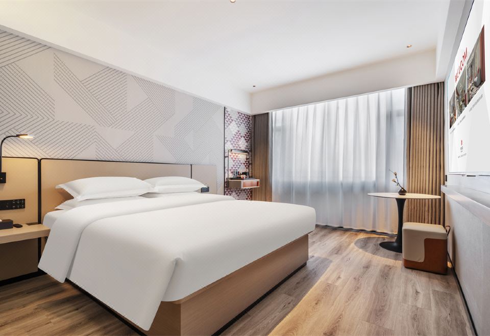 智能高級大床房〔小度音箱+智能投屏+零壓床墊〕