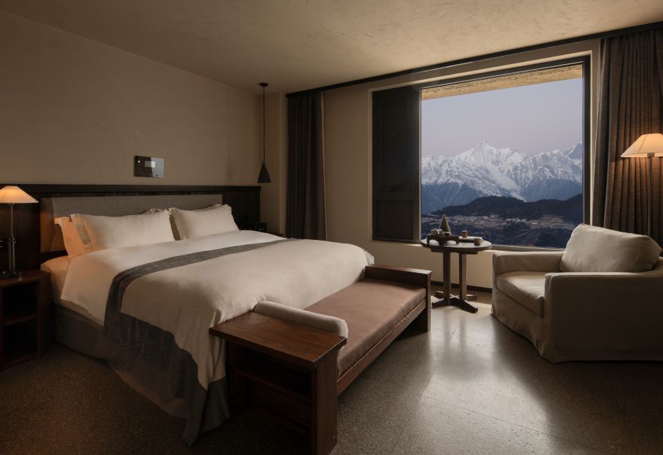 Yagong Snow Mountain View Double Bed Room
