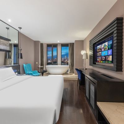 精選大床房（床邊浴缸+城市景觀+迷你冰箱） 桔子水晶廣州白雲國際機場飯店優惠