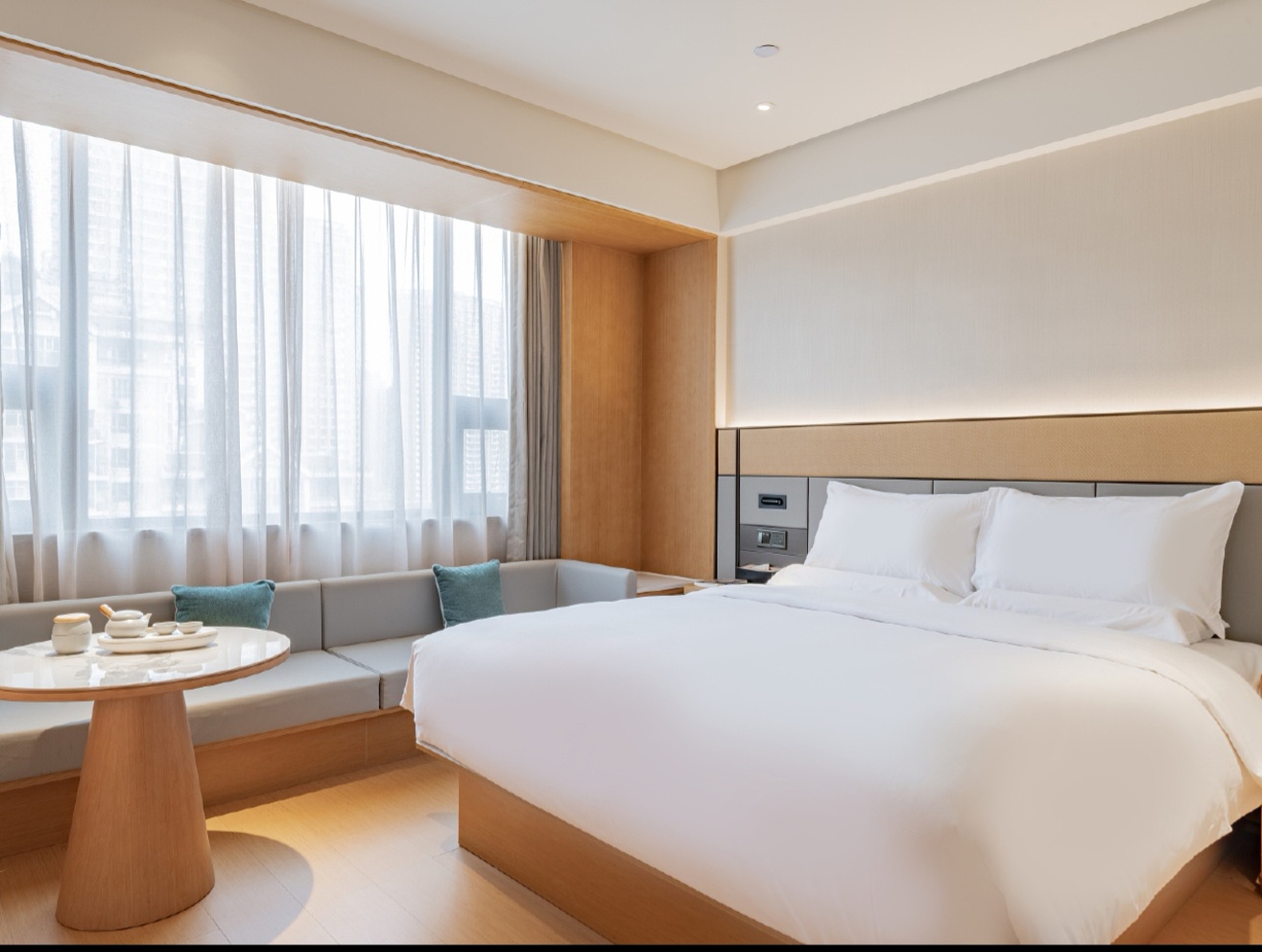 高级大床房（手机智能投屏+深度睡眠枕）