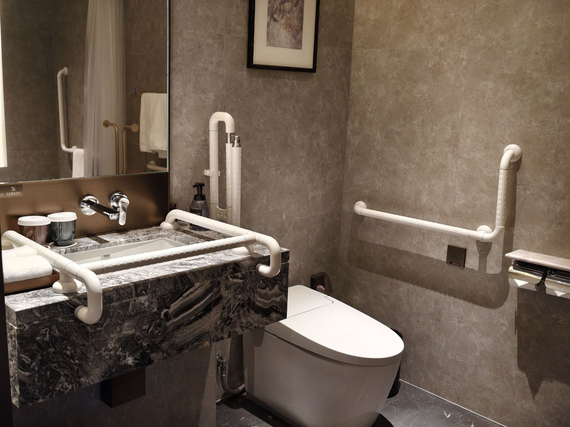 Accessible Queen Room