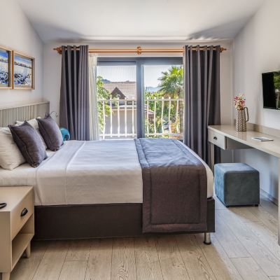 Comfort Room West House Exclusive Hotel Promo Code