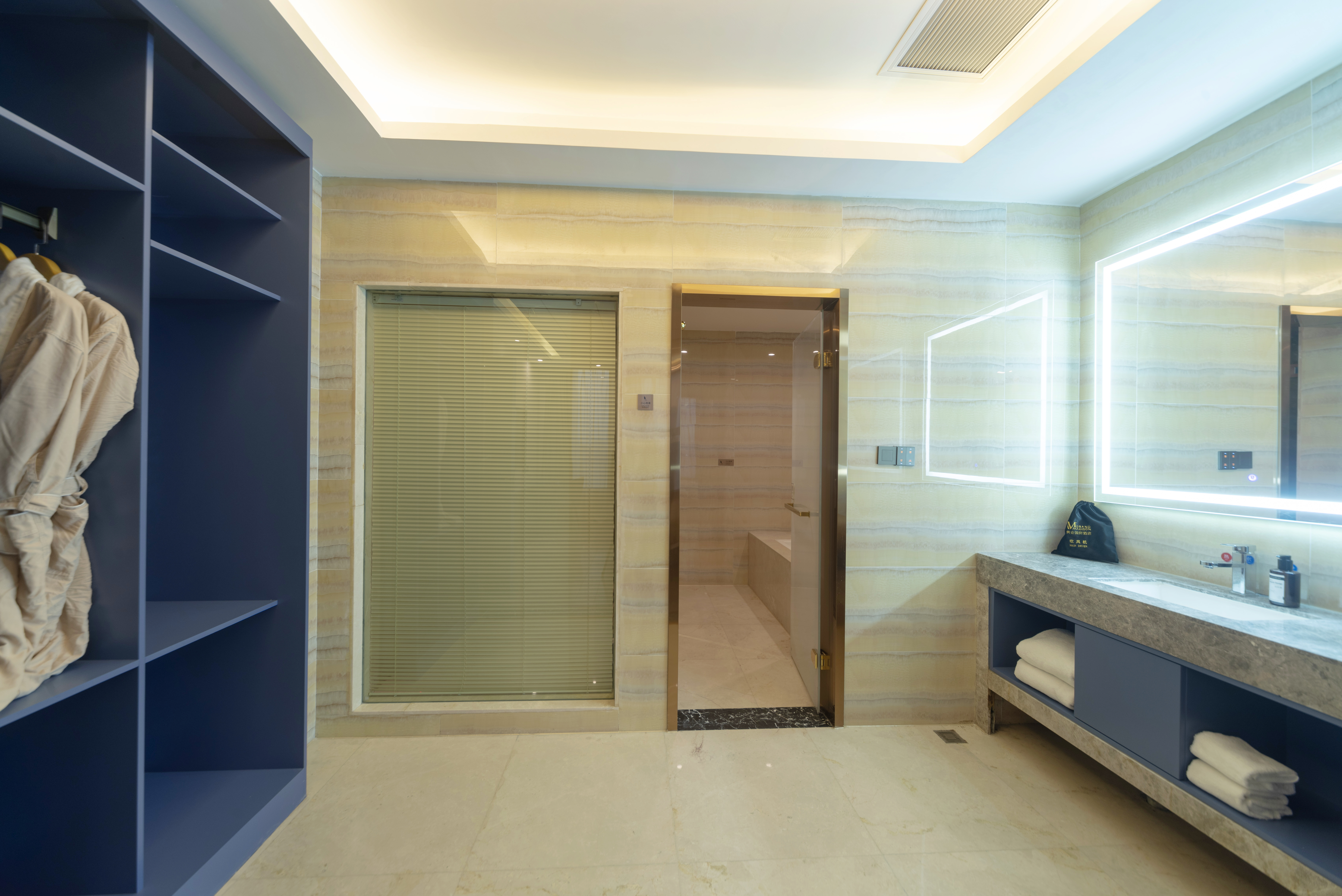 豪华套房（豪华会客厅+超大浴缸+双衞生间）