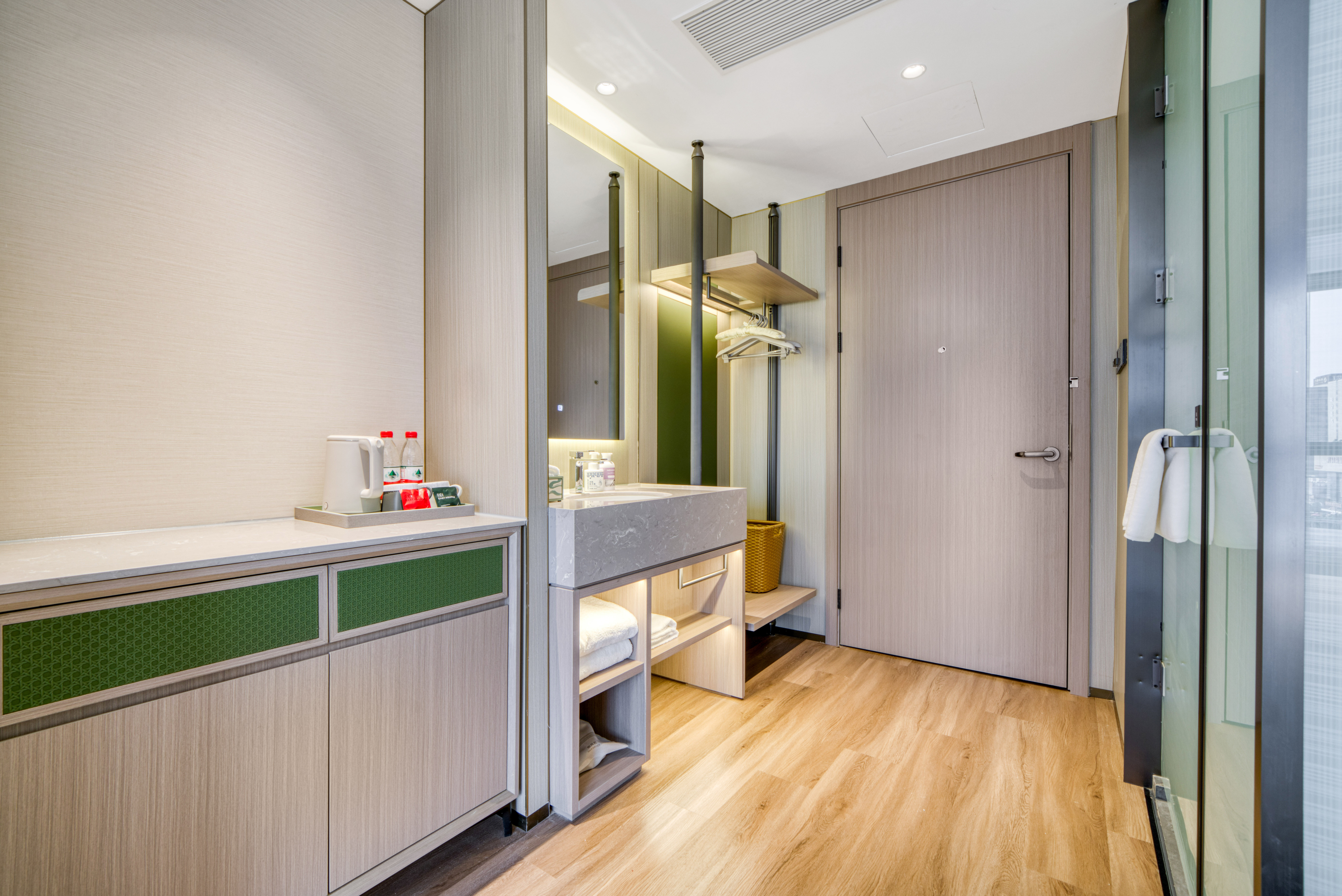 曼享行政双床房-智能客控+全景落地窗