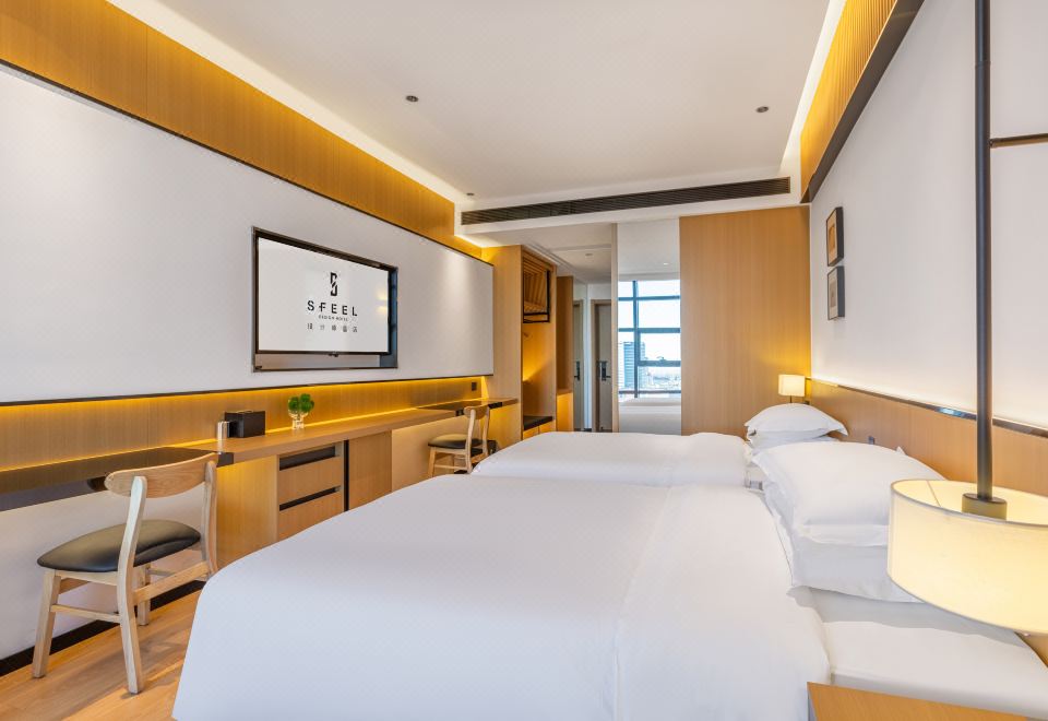 豪华湖景双床房