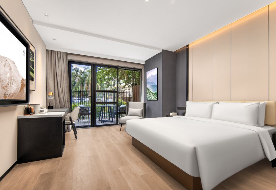 A Few Wood Courtyard Double Bed Room