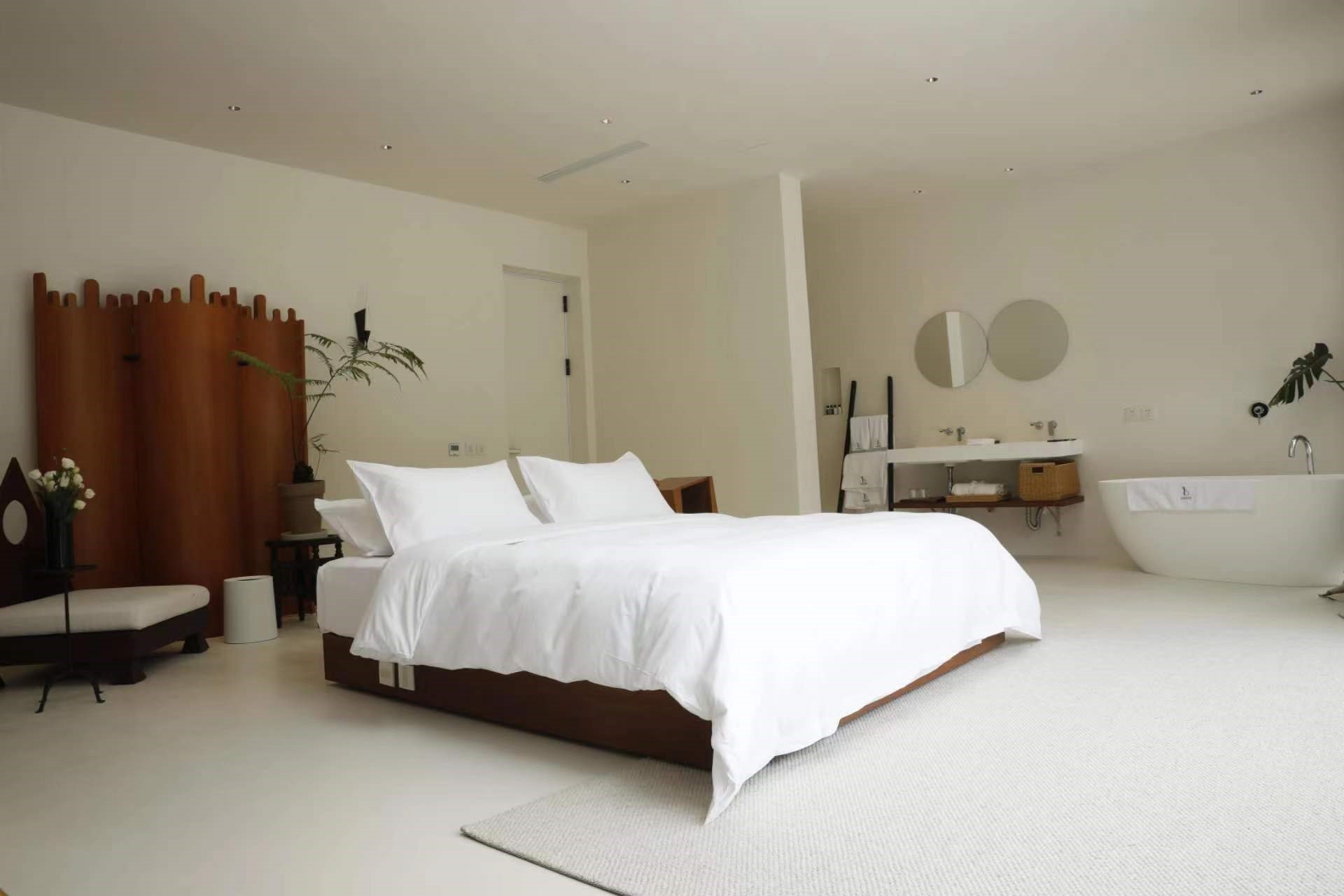 晚安，本杰明丨浴缸大床房（全屋进口微水泥，科勒衞浴，金可儿床垫，网红冰箱）