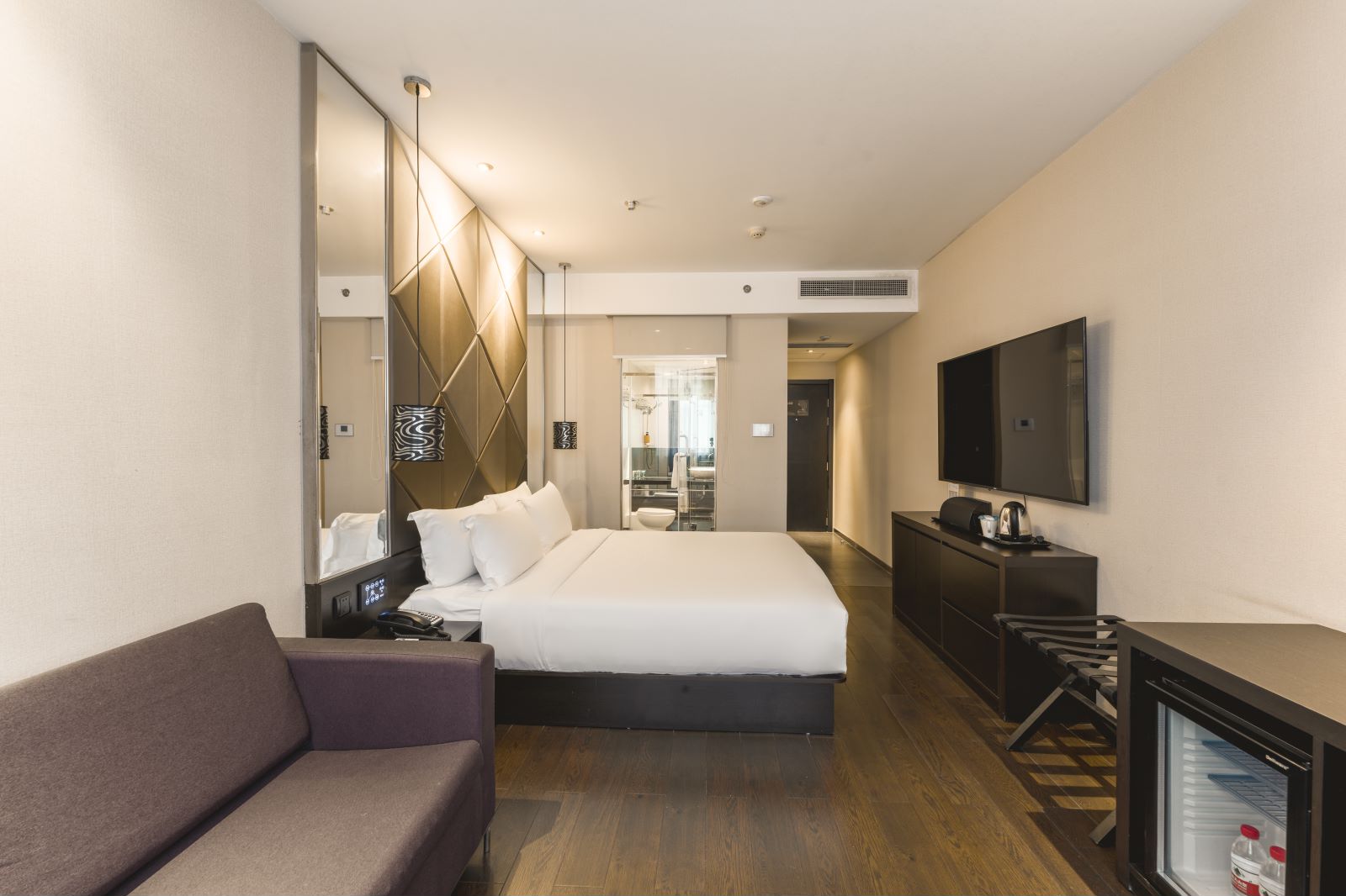 高级大床房（智能投屏+小冰箱）