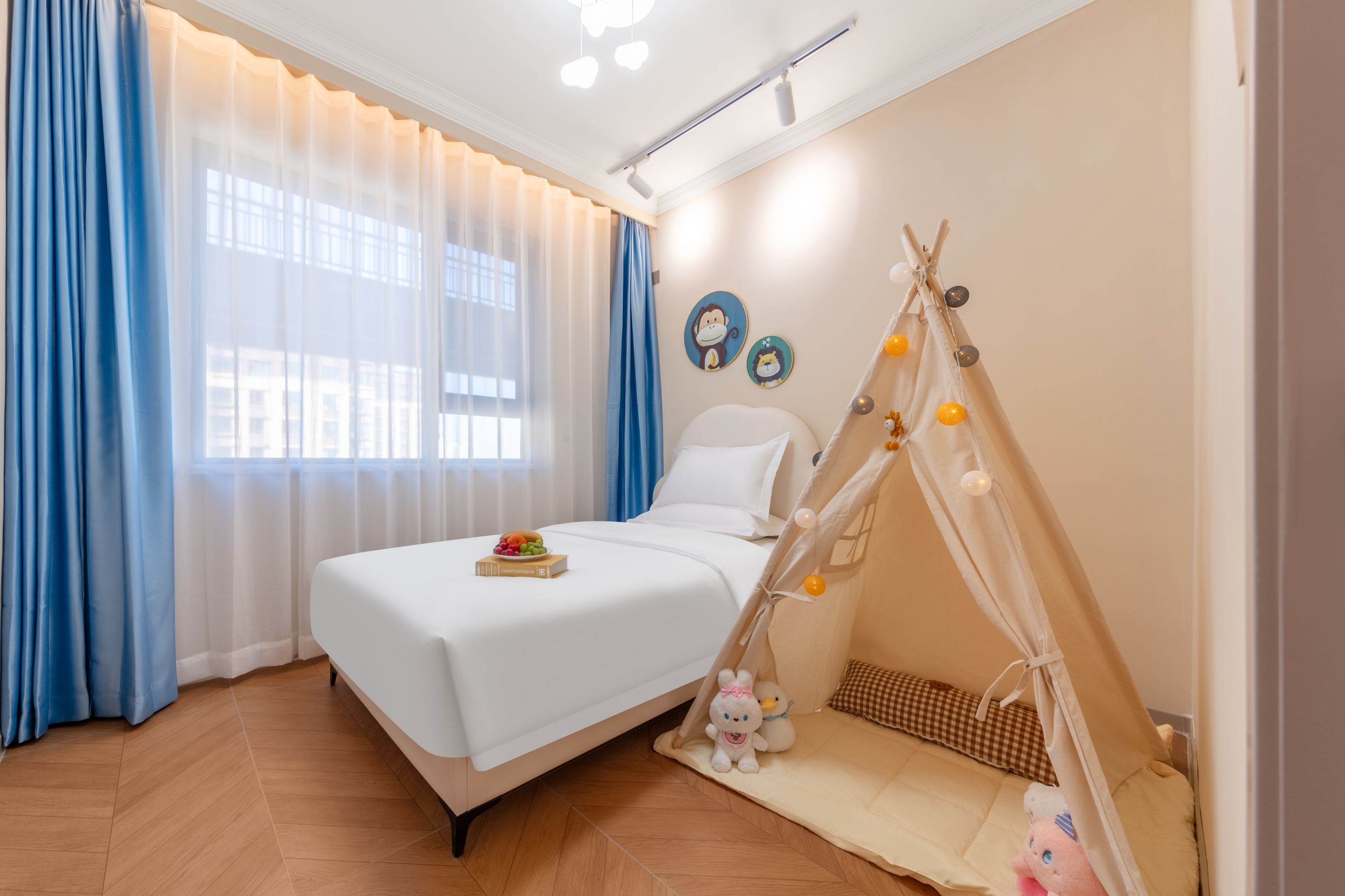 时光三居亲子套房〖小童房+双衞+城市景观+洗衣机+冰箱〗