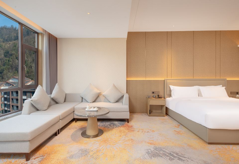 Deluxe Queen Room