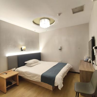 舒適大床房 廈門鑫利圓飯店（中山路步行街鼓浪嶼碼頭店）優惠