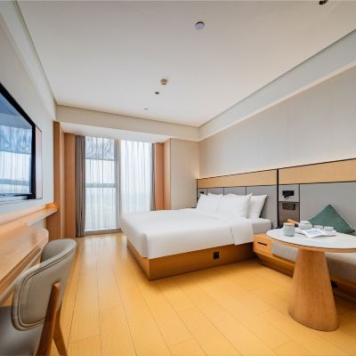 高級大床房（電視投屏+淋浴頂噴+拾取茶具+小冰箱） 全季飯店（成都天府機場迎賓大道店）優惠