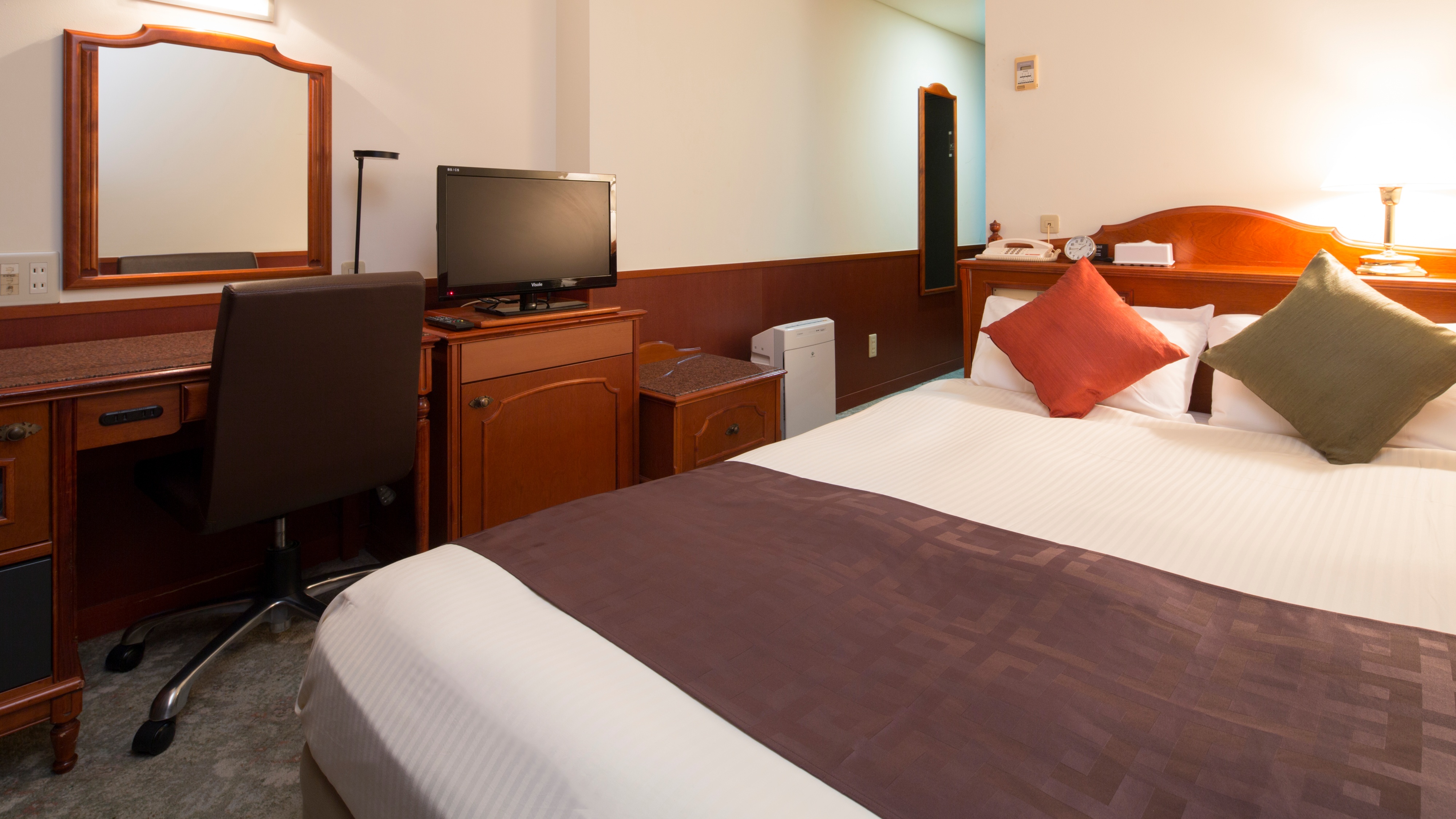 相邻单人双床房 可吸烟