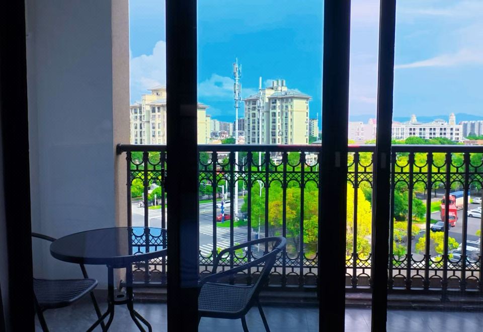 Huangshan Mehood Hotel (Tunxi District Huangshan North Station)Enjoyment · Light Luxury Big Bed Room