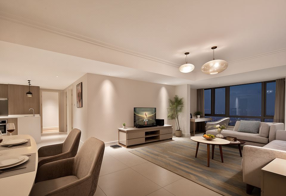 Lanyue Two-Bedroom Executive Suite (Tianfu City View + Tub + Washer-Dryer)