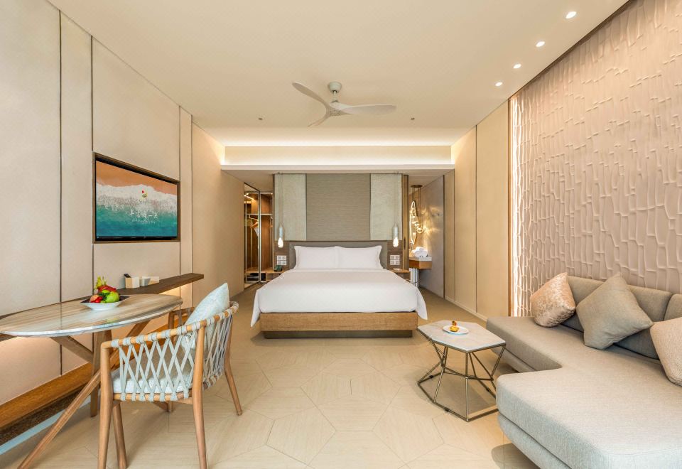 云逸正海景大床房