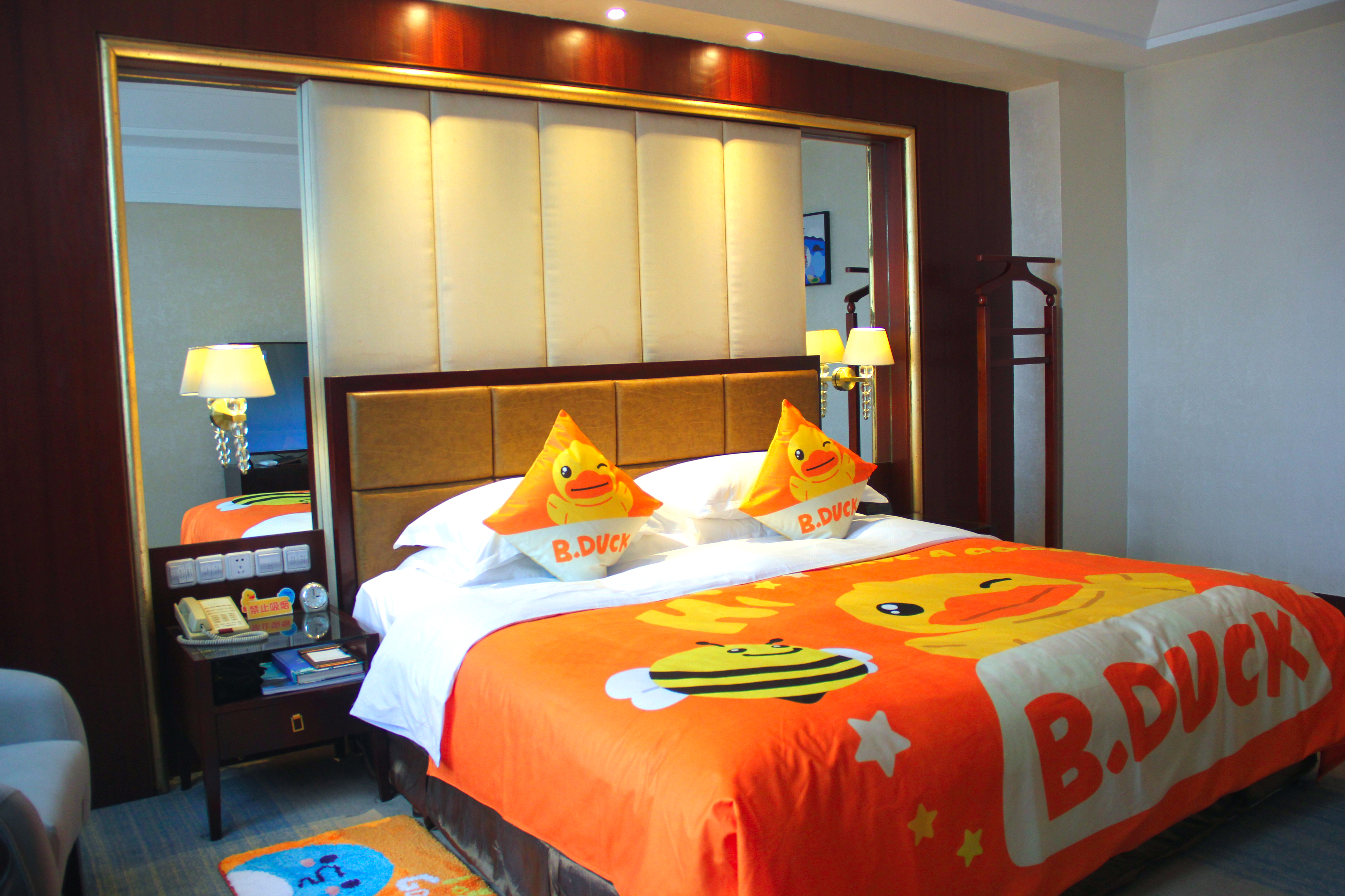 小黄鸭主题亲子套房