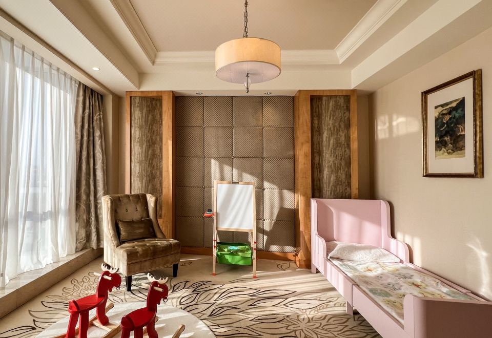 Family-friendly Queen Room