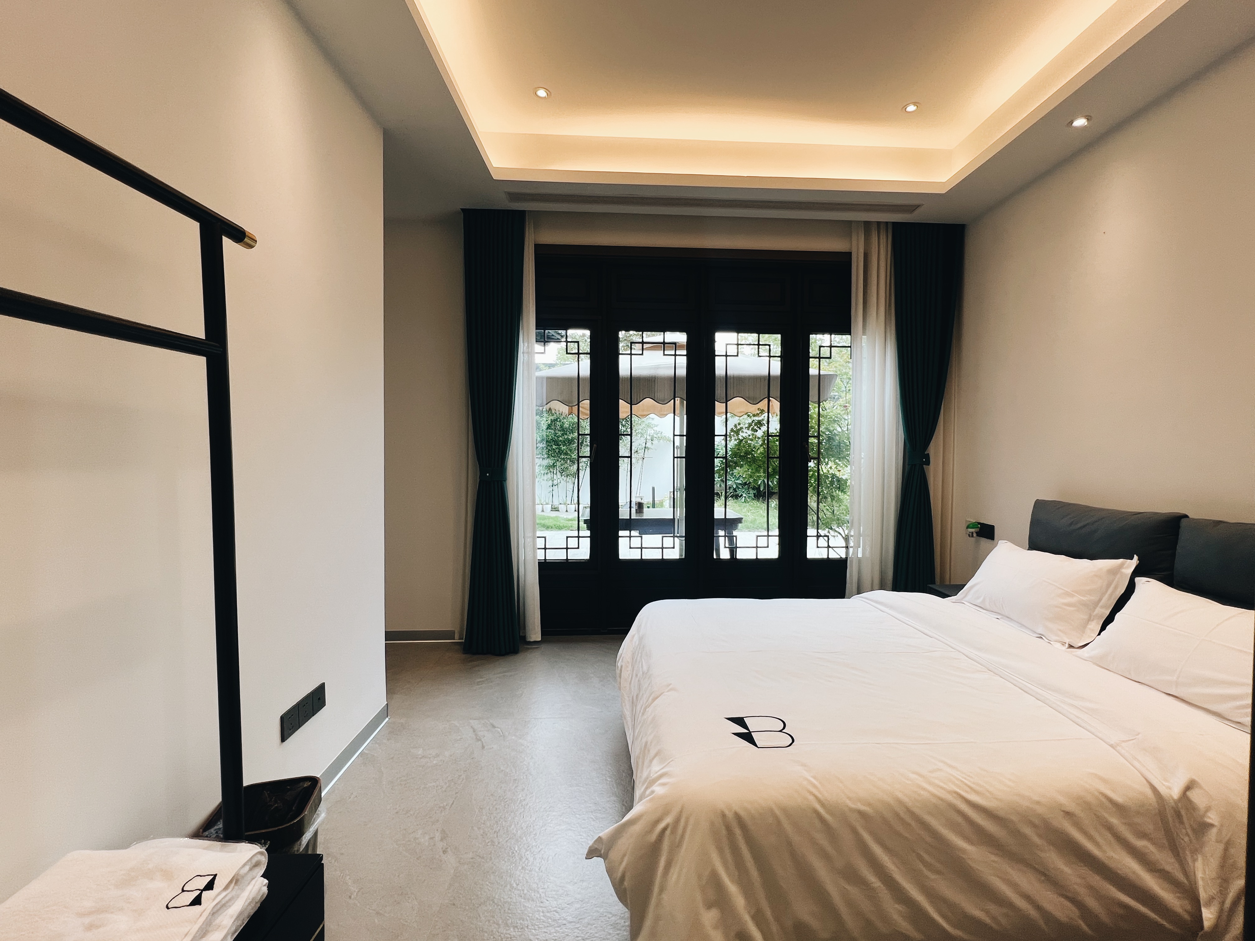 豪华四卧三衞影音花园别院