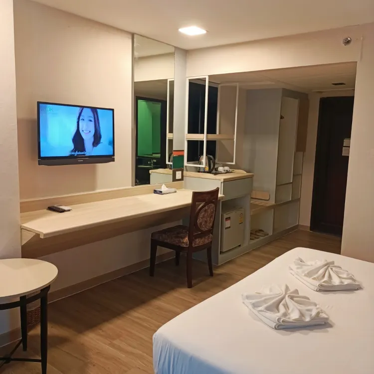 ห้องดีลักซ์ เตียงใหญ่ 1 เตียง