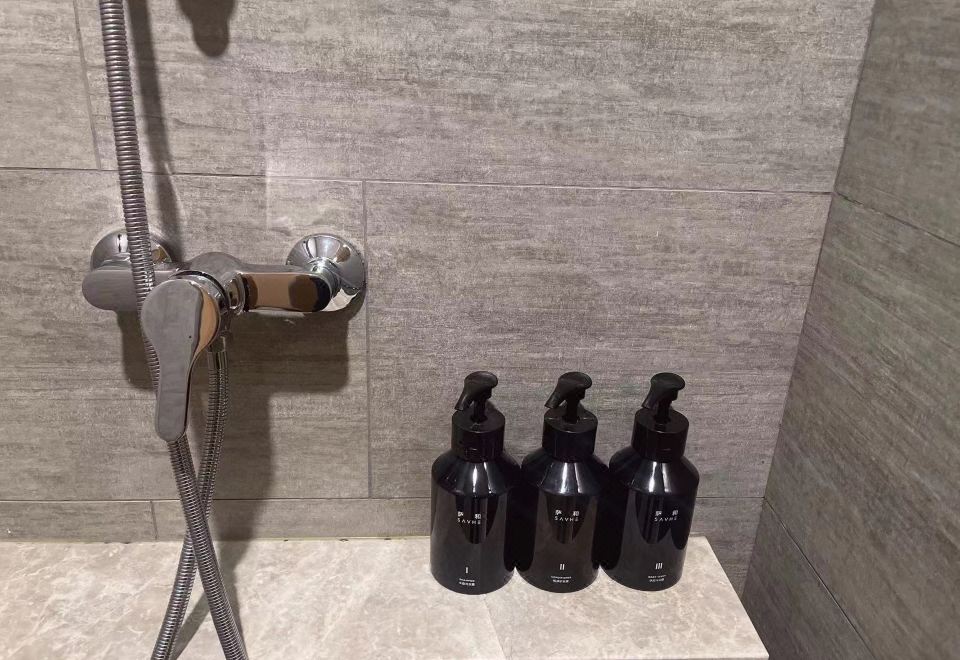 高级双床房（可投屏+小冰箱）