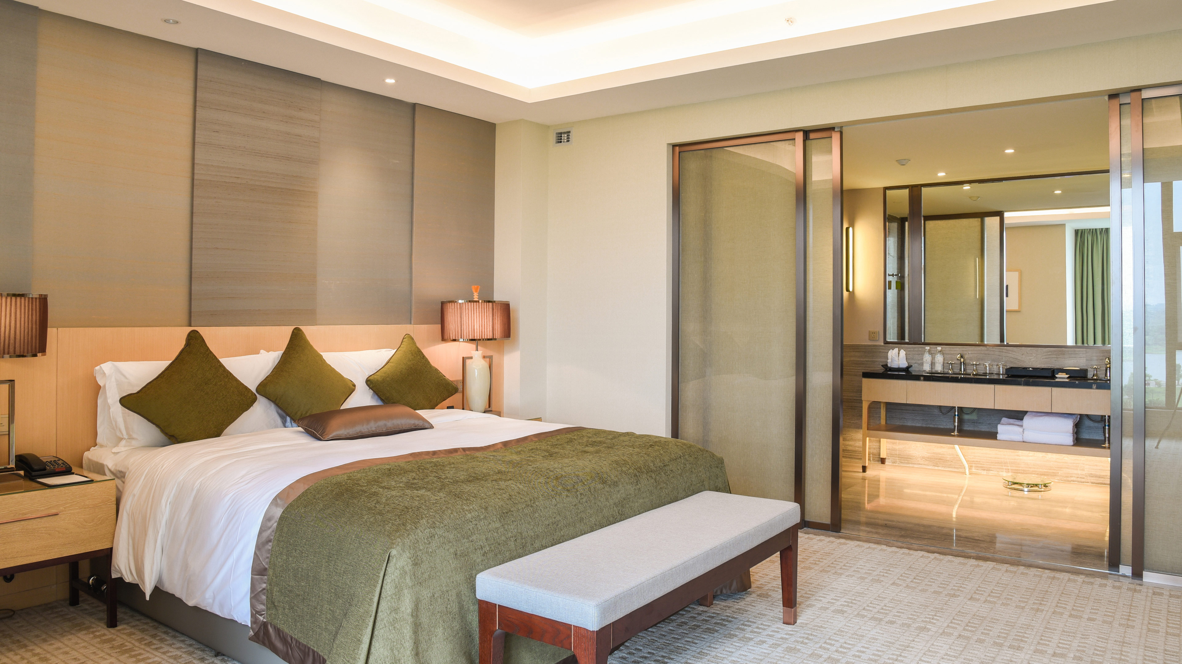 單臥大床套房（帶起居室）