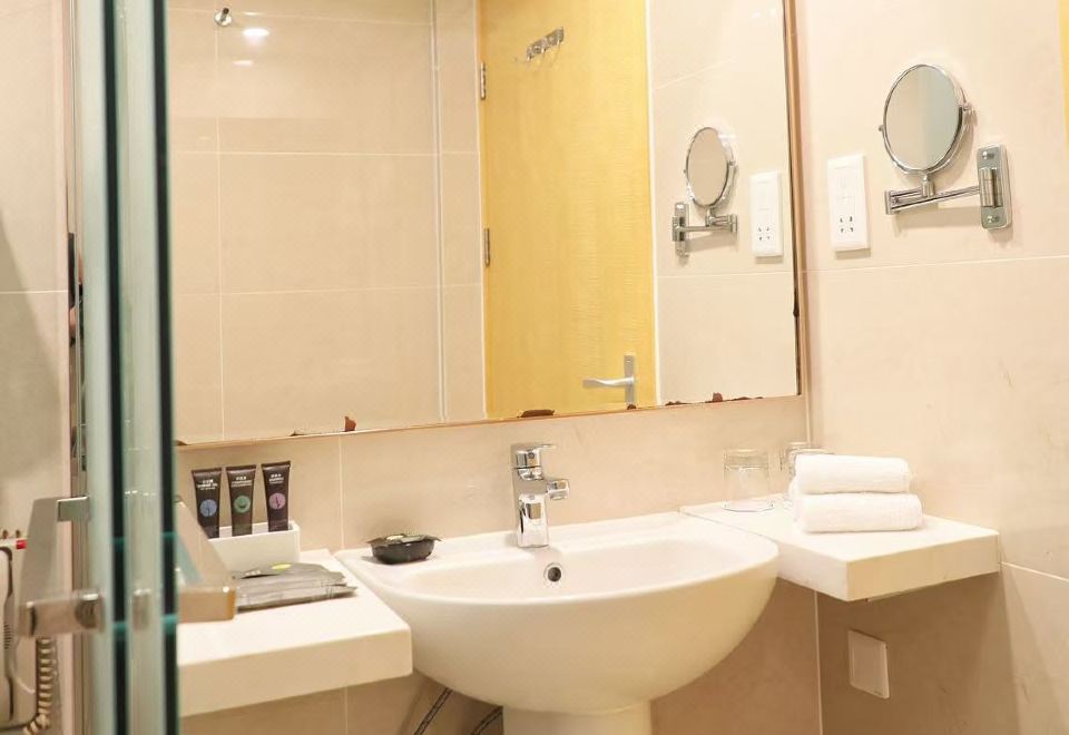 Beijing Xinqiao HotelSuperior Triple Room