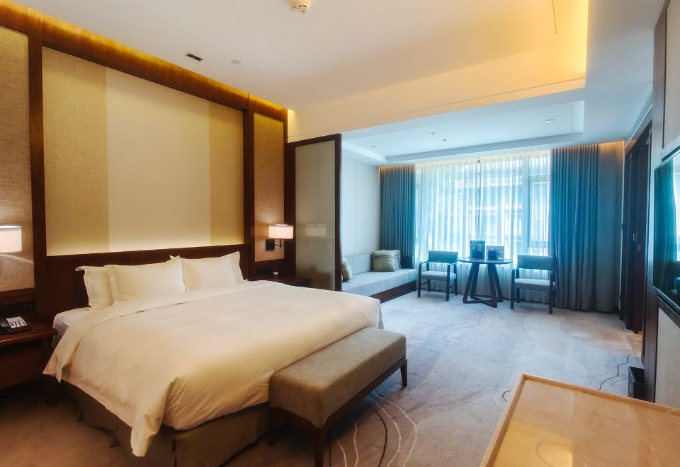 家庭三人套房（一大床两小床）