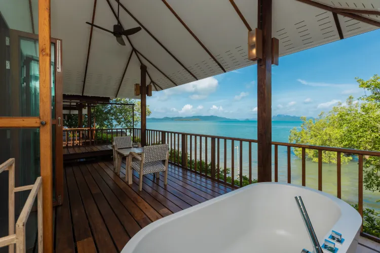 วิลล่าริมทะเล (อ่างอาบน้ำกลางแจ้ง)