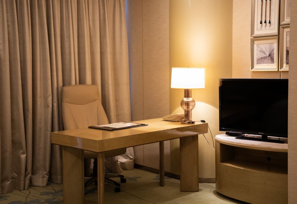 暖汤温泉·司陪大床房（无窗）