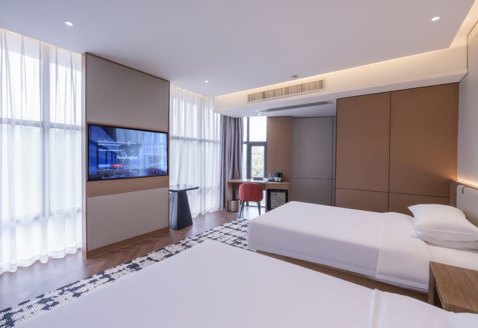 雅致·舒睡双床房（65寸可投屏电视+配办公桌+迷你冰箱）