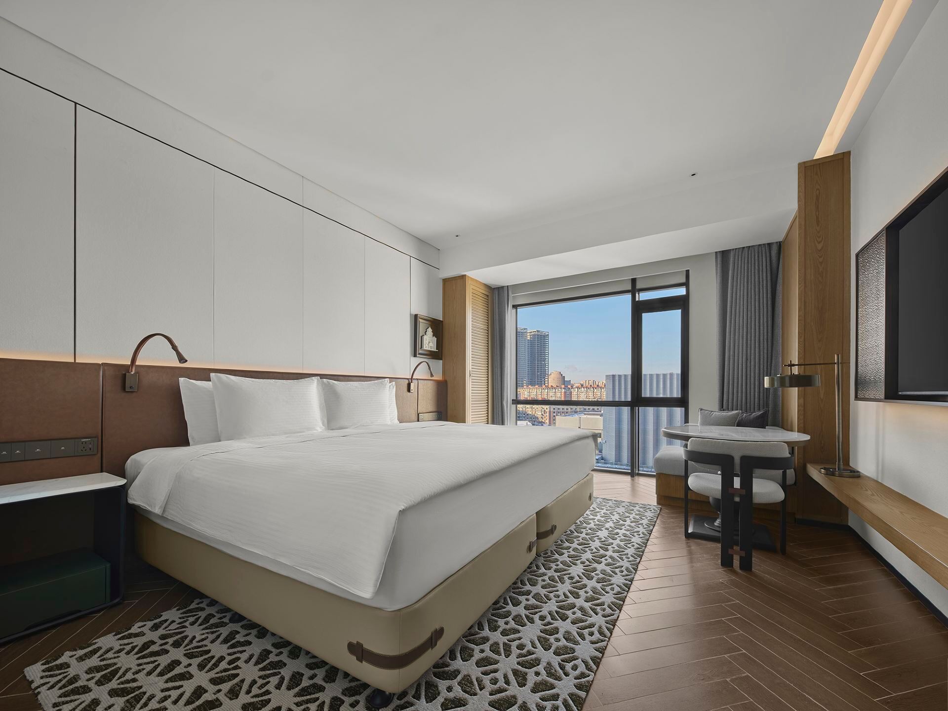 Deluxe Twin, Hollywood Bed