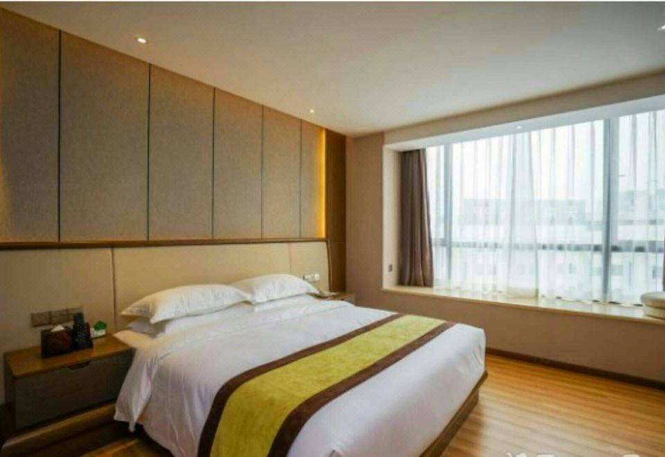 Queen Room With View