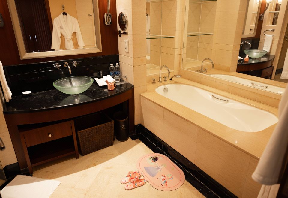 粉红草莓猪主题亲子房