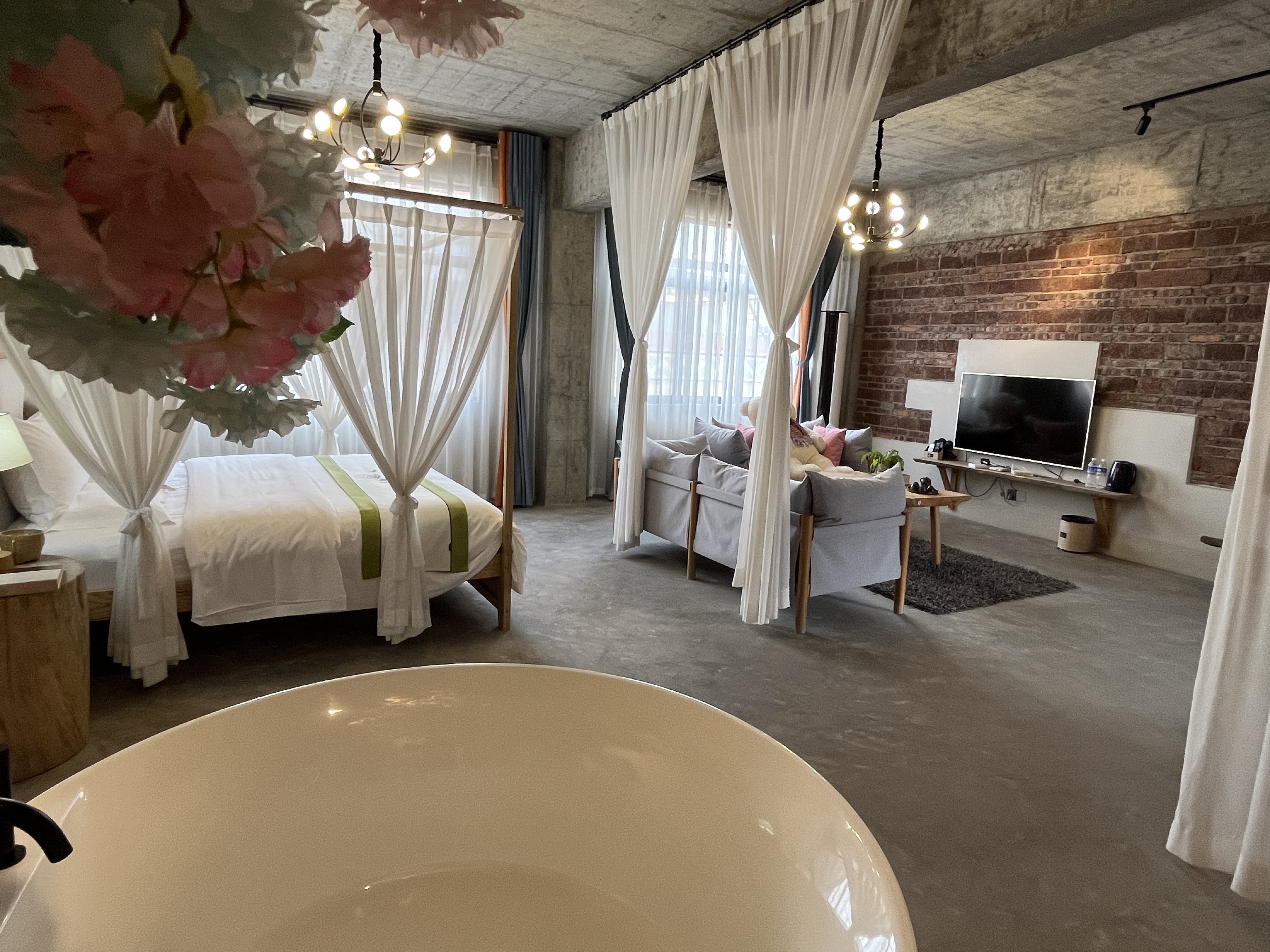 戀戀不舍豪華方床房