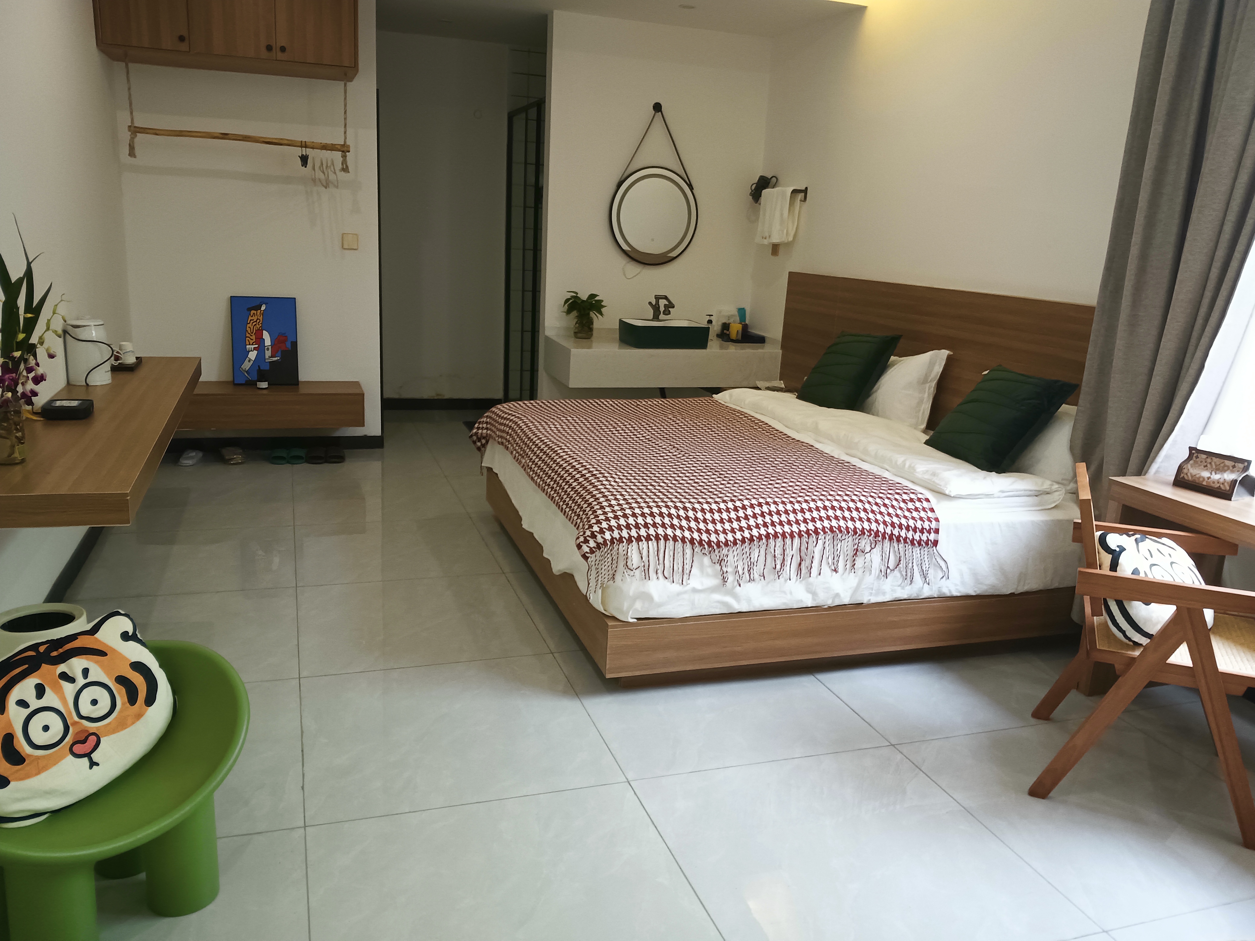 温馨家庭房（独立空调）