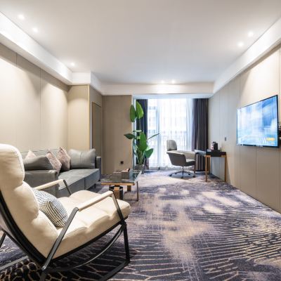 樂芙豪華套房（全語音智能操控+一廳一室+明亮舒適） 湛江樂芙·設計酒店優惠