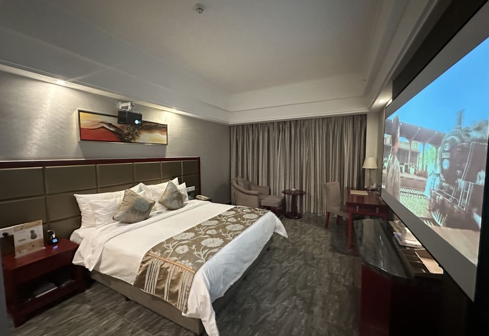 高级影音大床房（100寸巨幕高清影音+小冰箱）