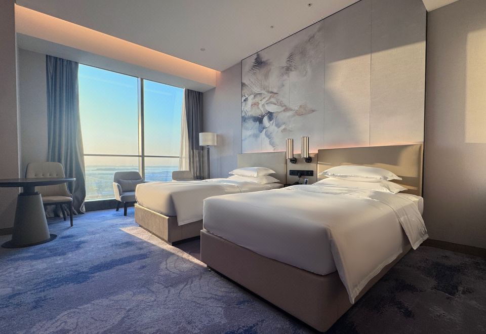 日落觀湖雙床房