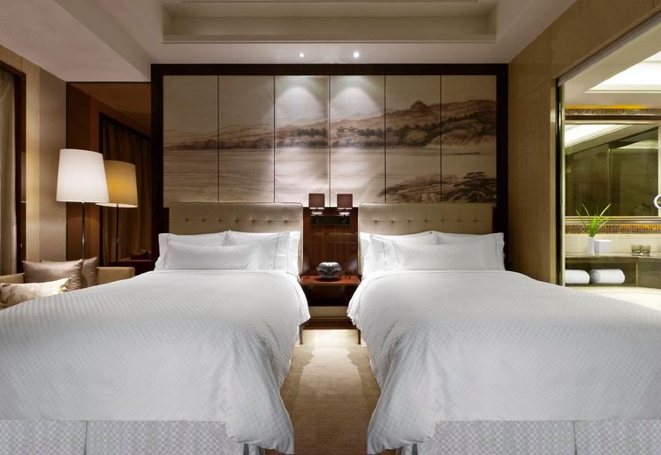 側江景雙床房「半幅江景，享窗欞的靜謐時光」