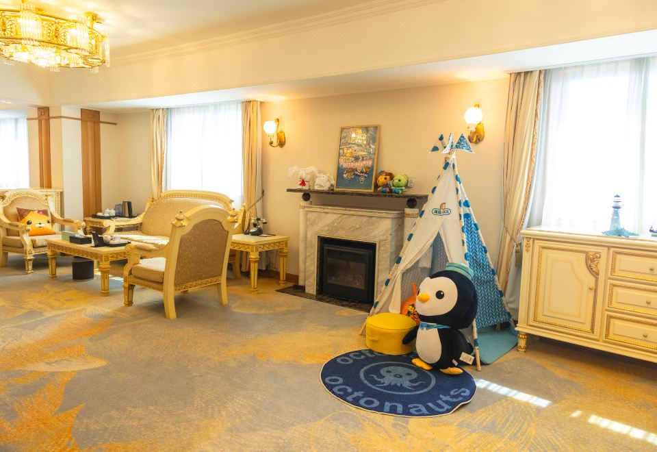 海底小縱隊主題房（卡通布置+沙發茶幾+超大洗浴間）