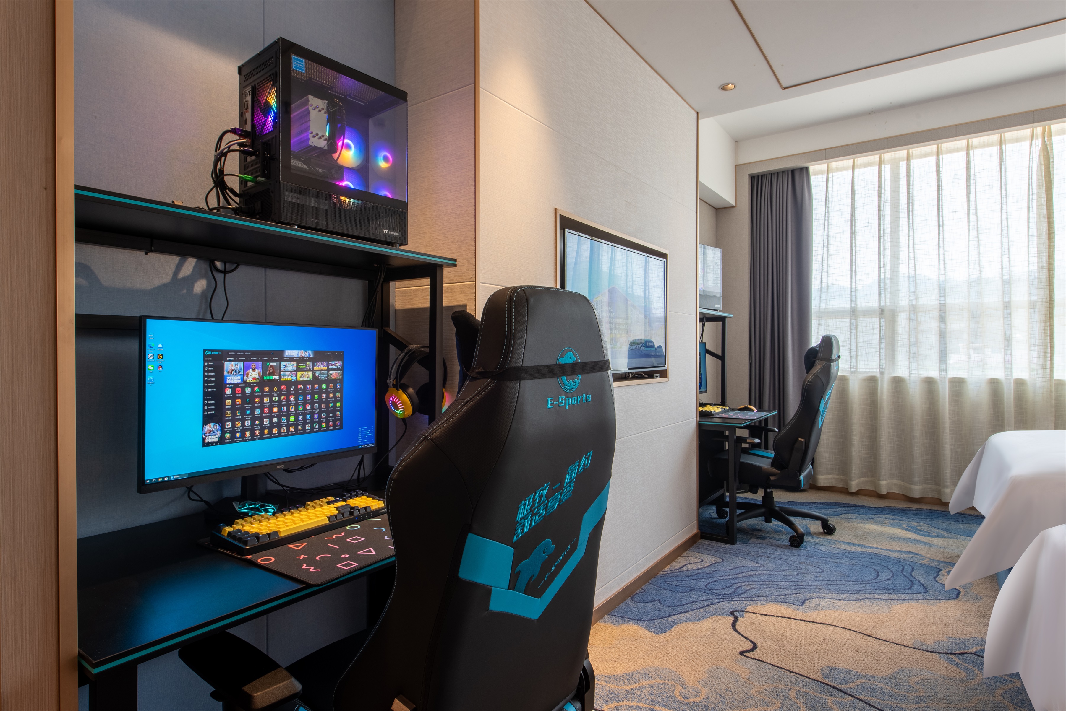 「荣耀」电竞双床房丨RTX5060+13490F+2K240HZ+32G+冰箱