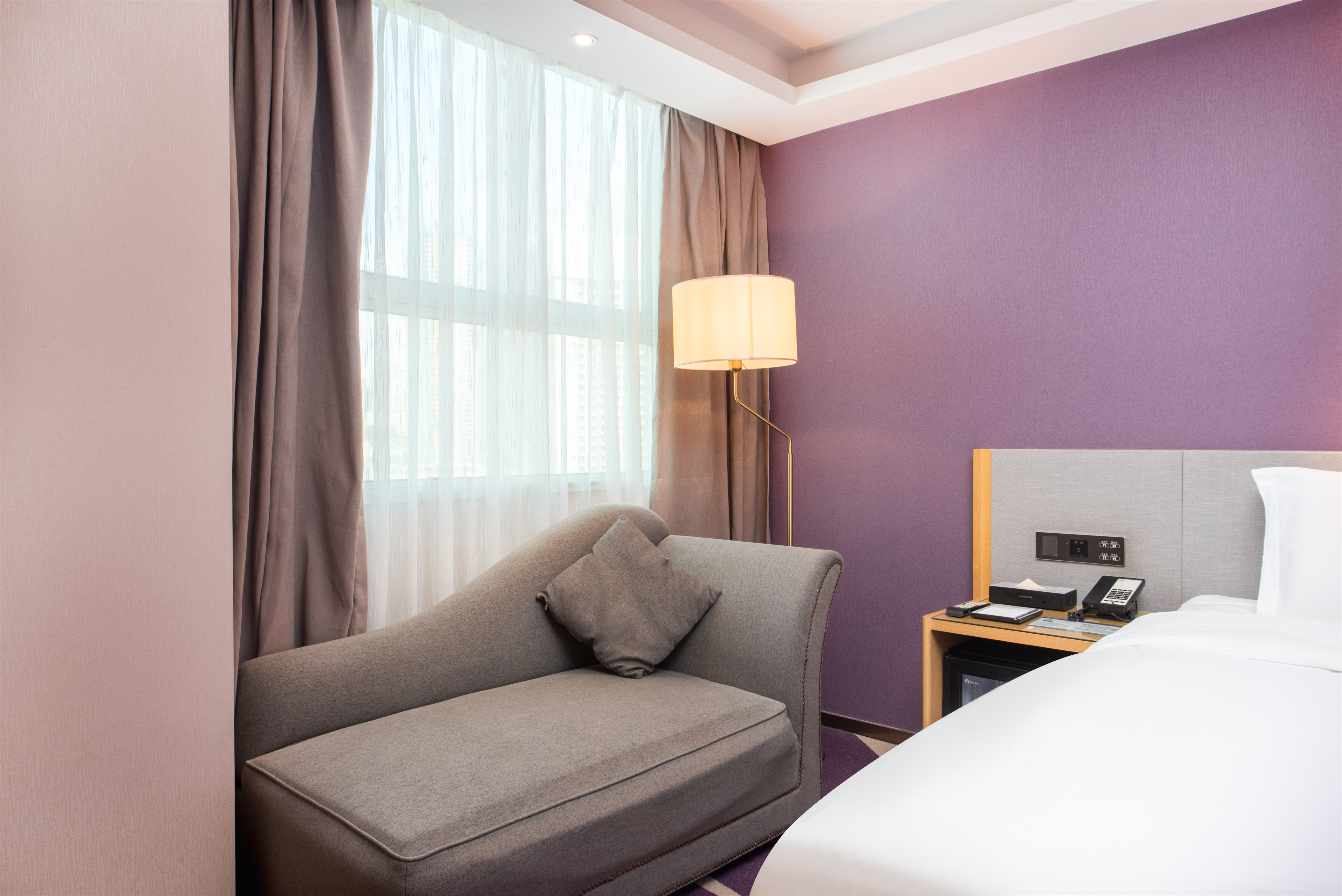 行政大床房 [慵懒贵妃椅+浴缸泡澡＋生日礼布置]