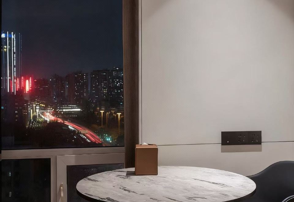 IntercityHotel Guangzhou East Railway StationIntercity Superior Double Bed Room (Brand Toiletries + Moisturizing Lotion + Small Sofa)