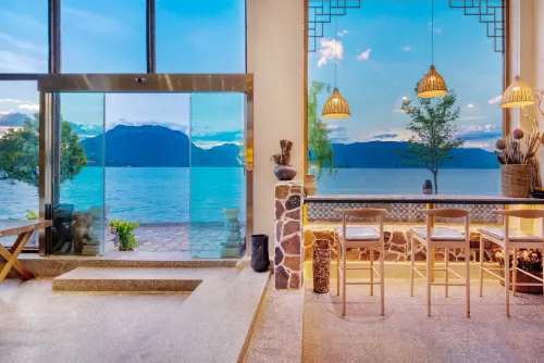 瀘沽湖水天壹舍loft湖景度假民宿