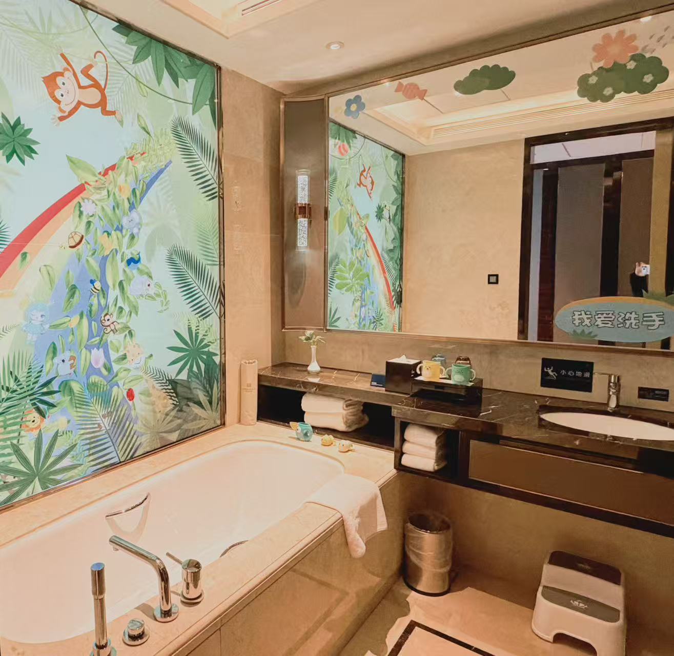 梦游XIAN境上下铺滑梯房