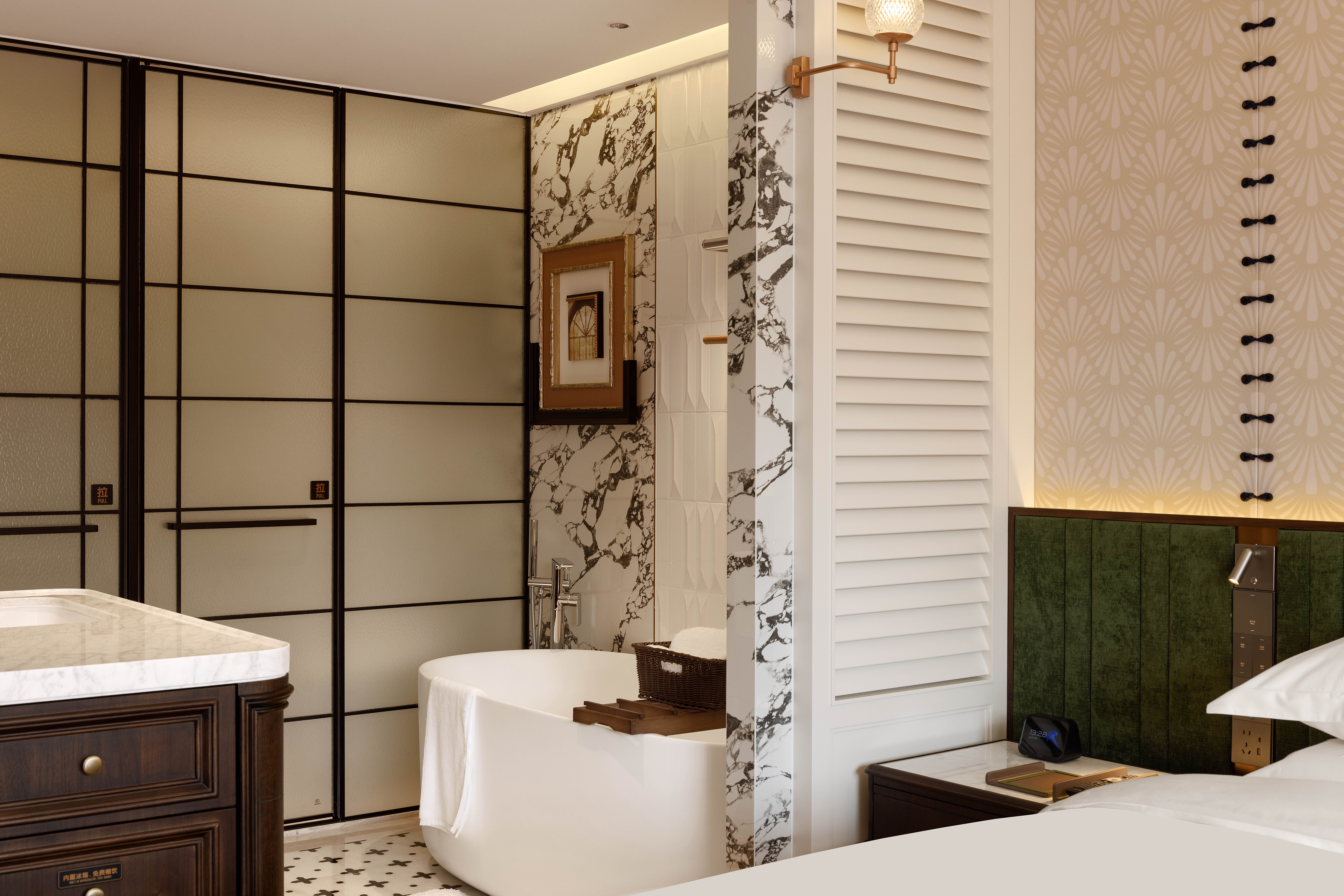 Century Clock Tower Shanghai Modern View Tub Double Bed Room