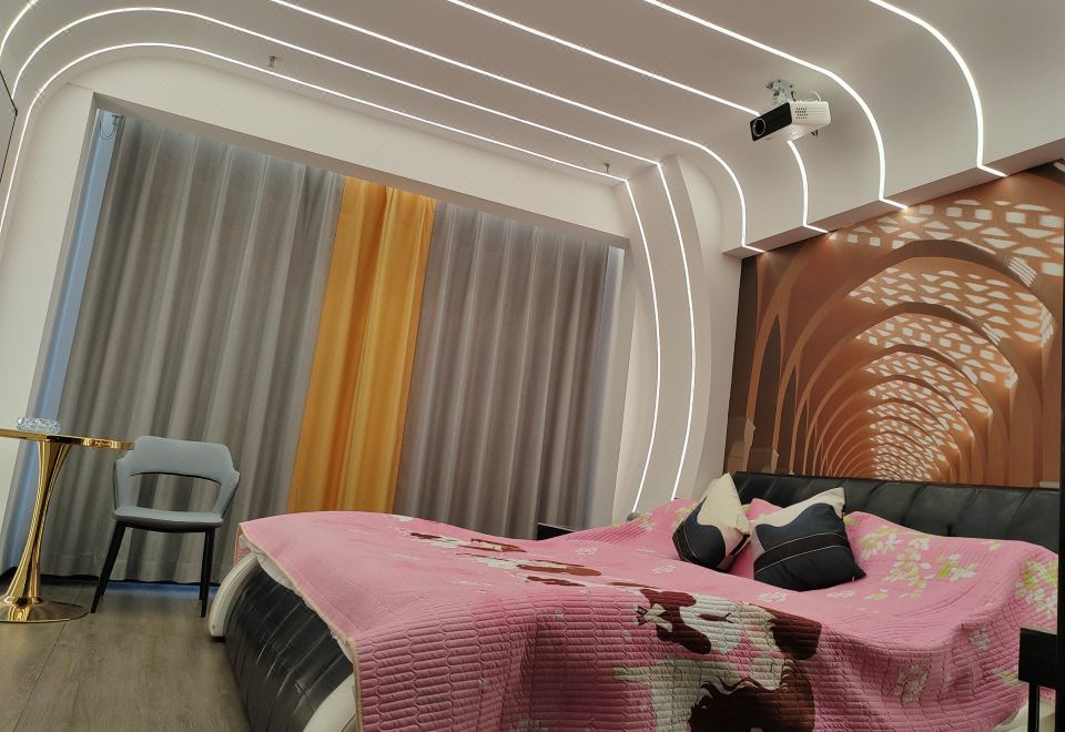 Xizi Light Luxury Hotel (Urad Qianqi Government Store)Couples'Smart Room