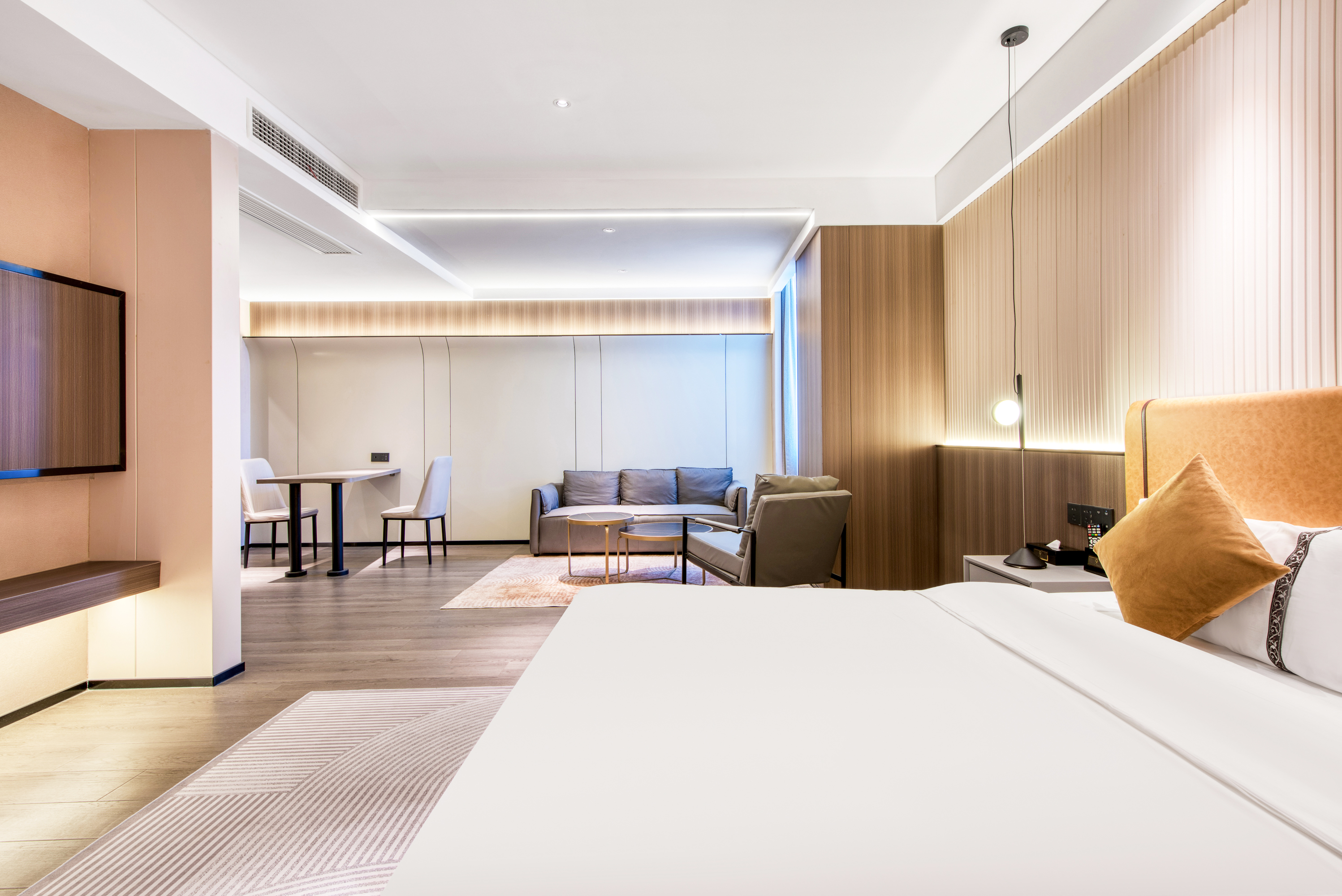 橙静豪华大床房