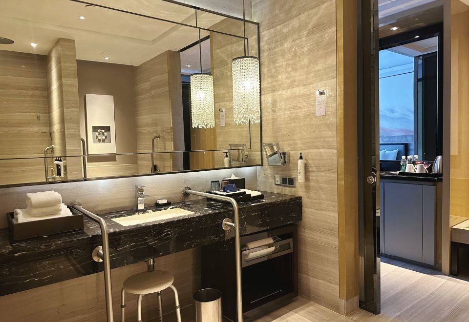 Wanda Realm WuhanHandicapped-friendly Room